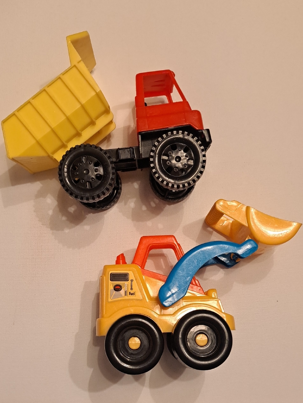 4/$15 🌻 Kids Plastic Toy Construction Trucks Set of 2 - Yellow, Red, Blue